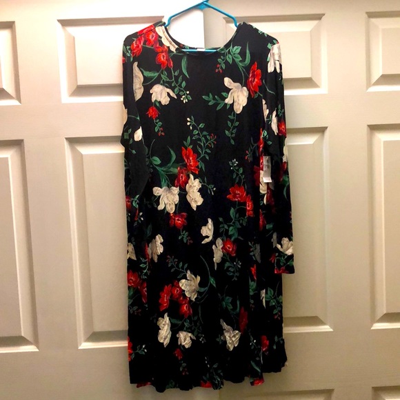Old Navy Dresses & Skirts - Old Navy Black Jersey Floral Dress. Christmas Colors.